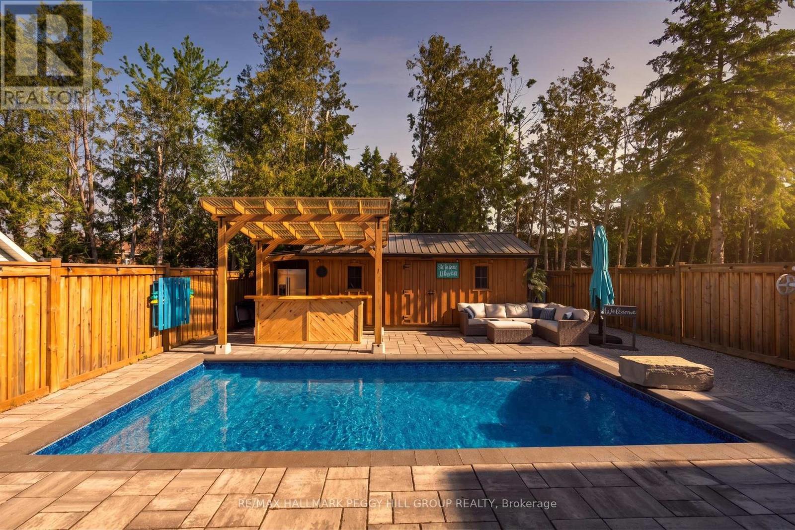 44 Knicely Road, Barrie, ON - Outdoor With In Ground Pool
