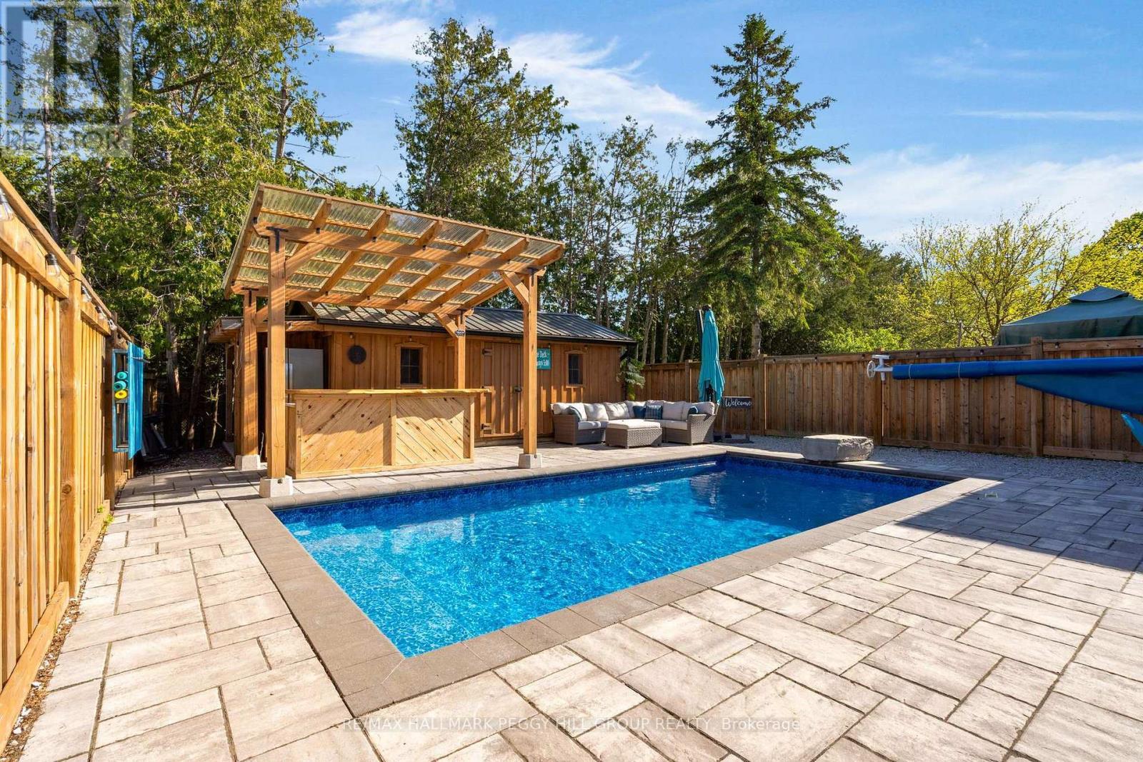 44 Knicely Road, Barrie, ON - Outdoor With In Ground Pool