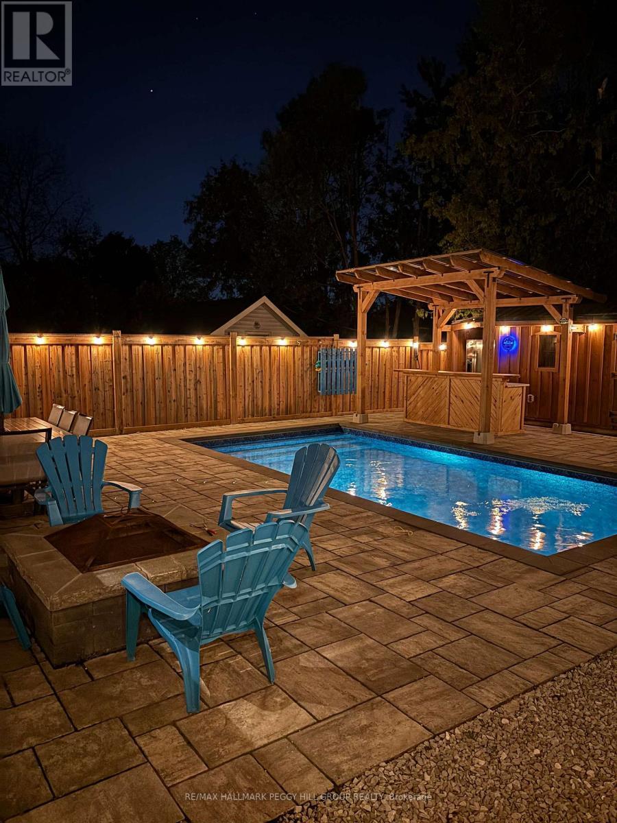 44 Knicely Road, Barrie, ON - Outdoor With In Ground Pool