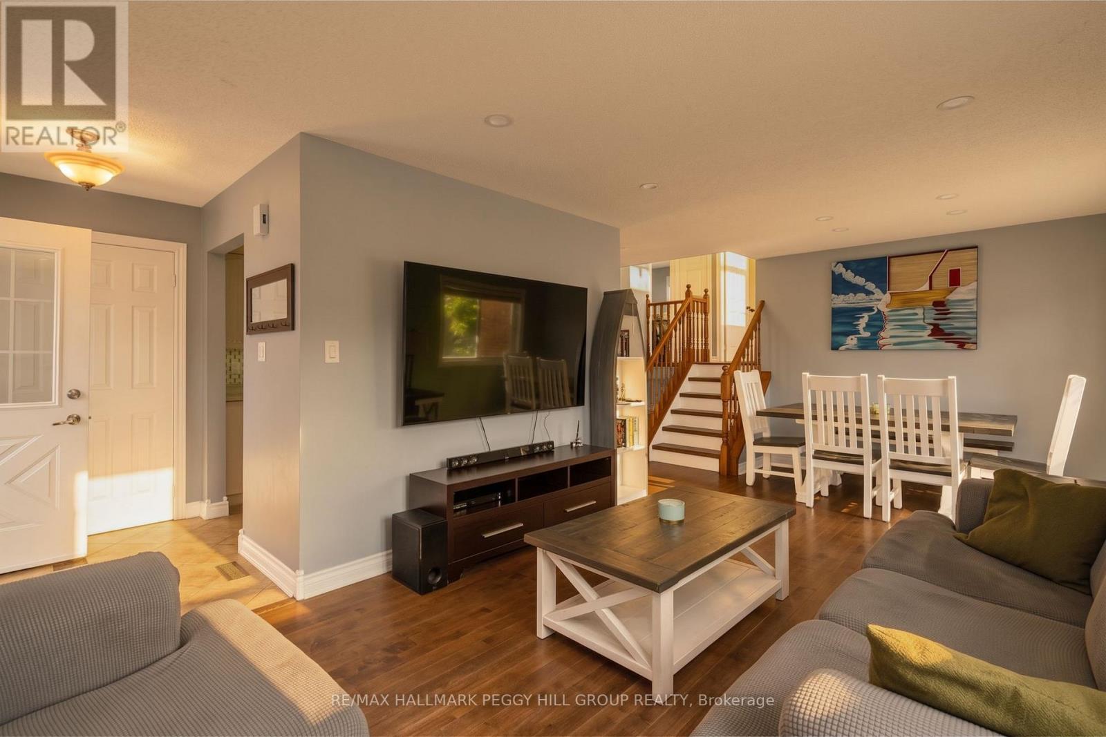 44 Knicely Road, Barrie, ON - Indoor Photo Showing Living Room