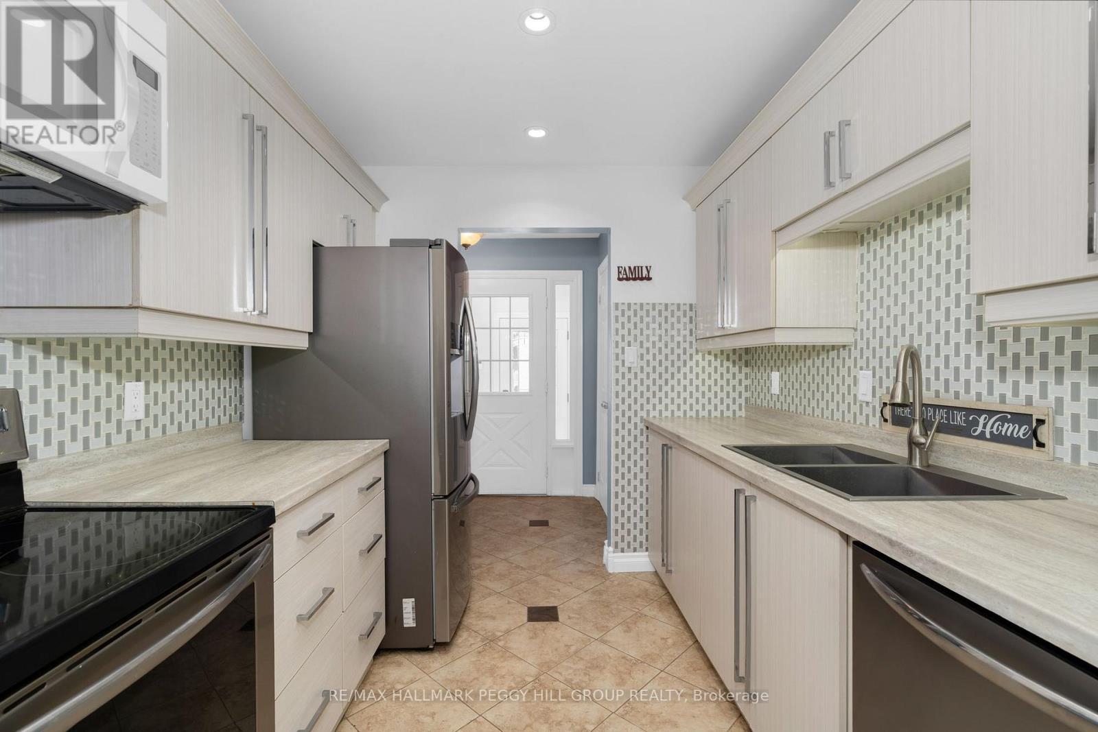 44 Knicely Road, Barrie, ON - Indoor Photo Showing Kitchen With Double Sink
