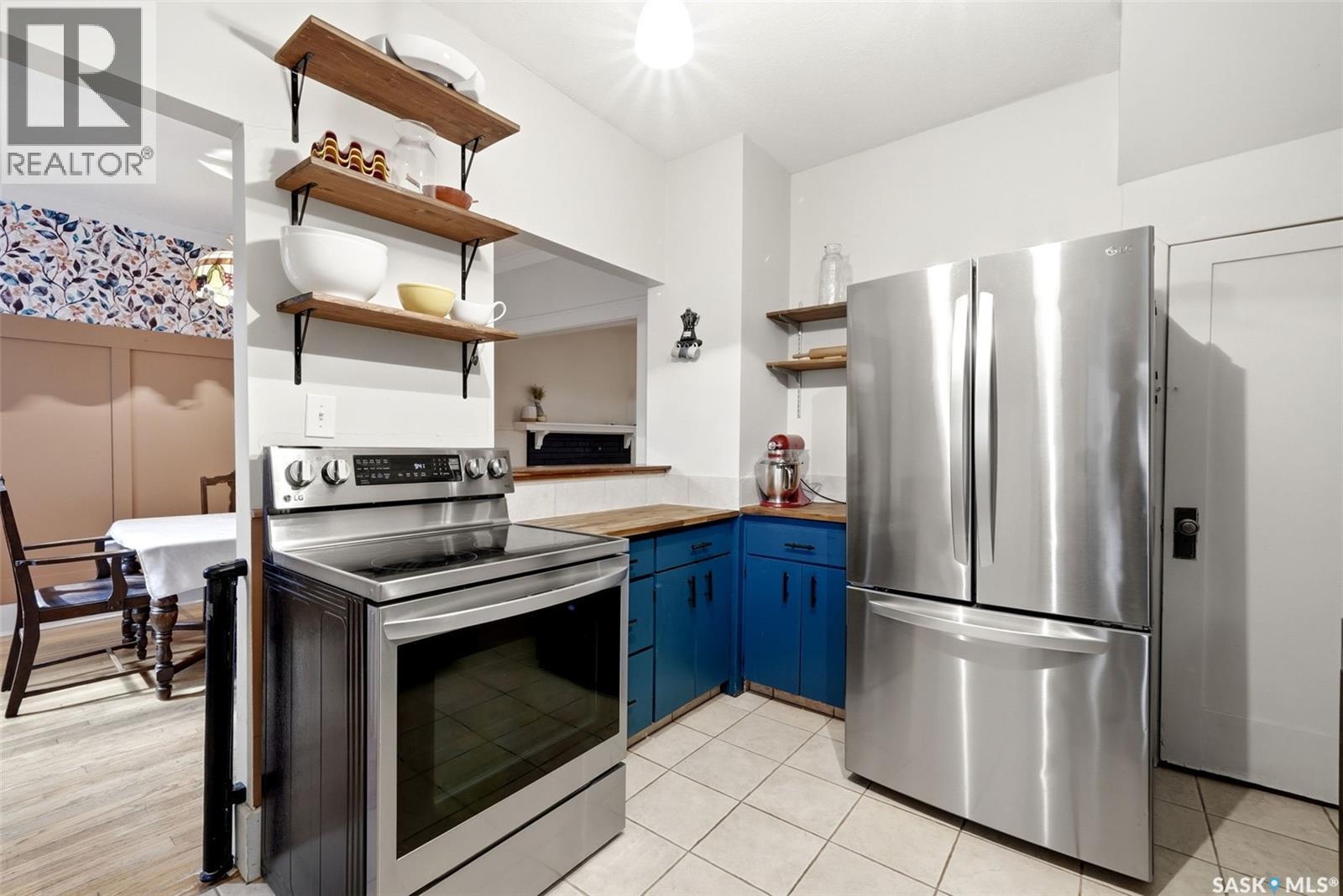 2273 Cameron Street, Regina, SK - Indoor Photo Showing Kitchen With Stainless Steel Kitchen