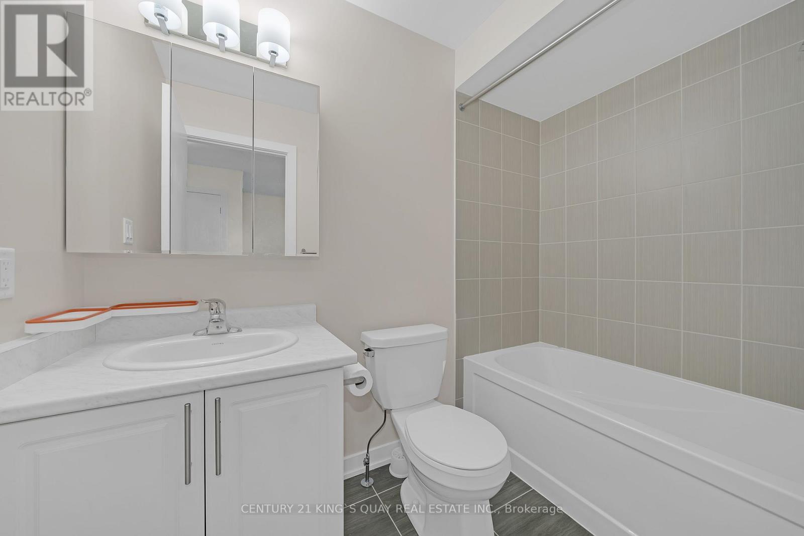 33 - 250 Finch Avenue, Pickering, ON - Indoor Photo Showing Bathroom