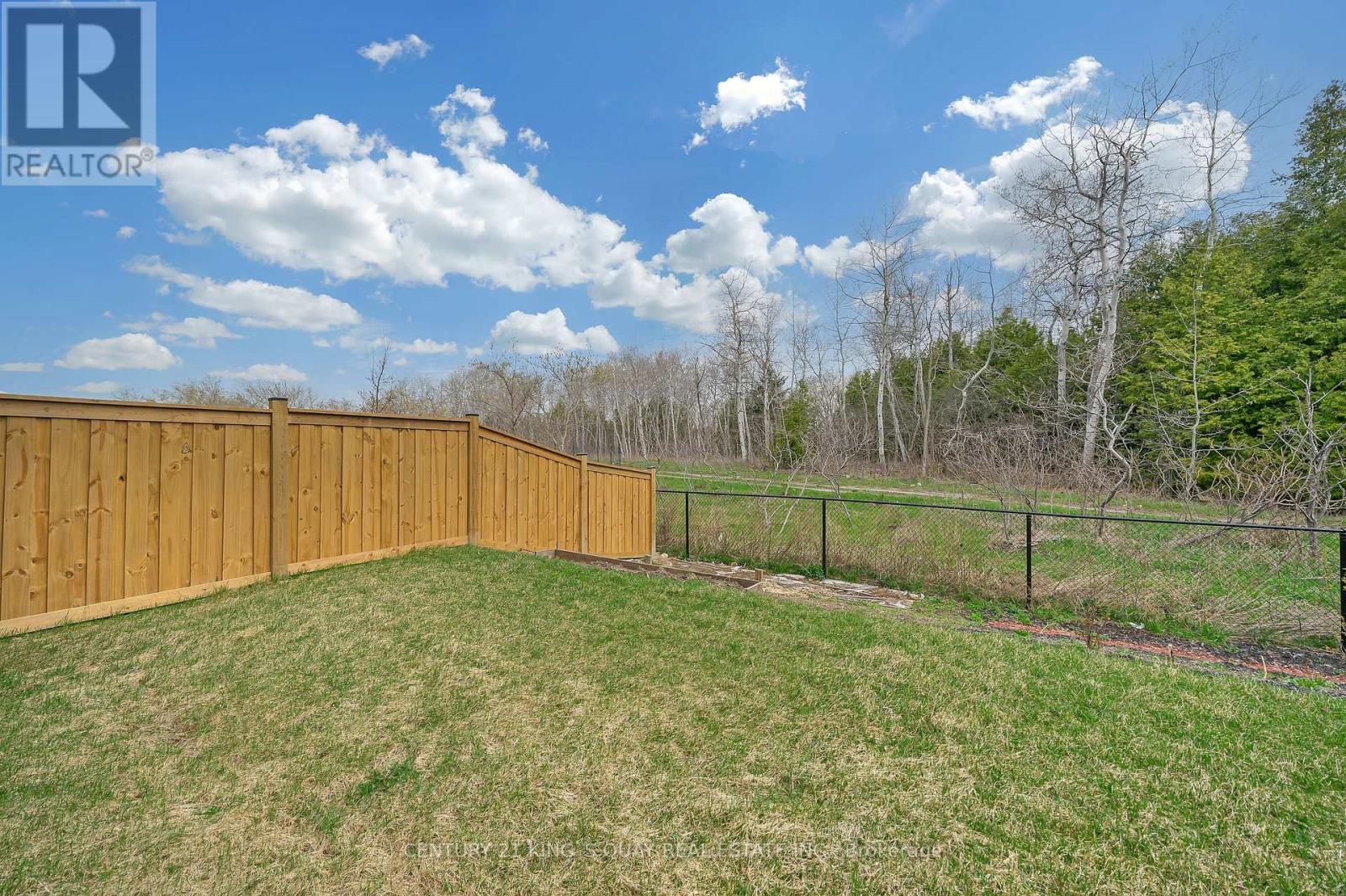 33 - 250 Finch Avenue, Pickering, ON - Outdoor