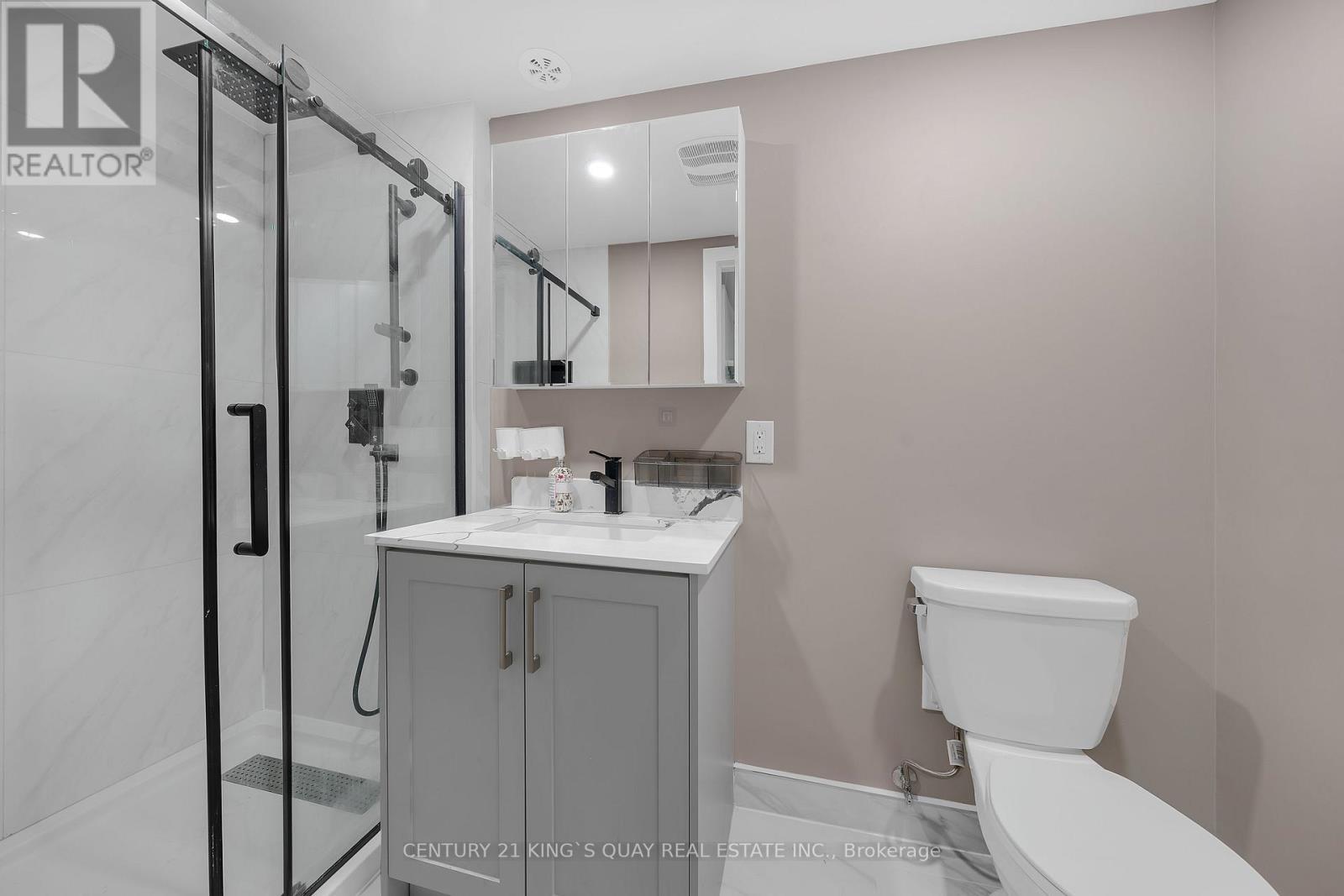 33 - 250 Finch Avenue, Pickering, ON - Indoor Photo Showing Bathroom