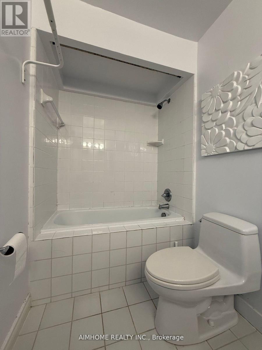 338 Steeles Avenue E, Markham, ON - Indoor Photo Showing Bathroom