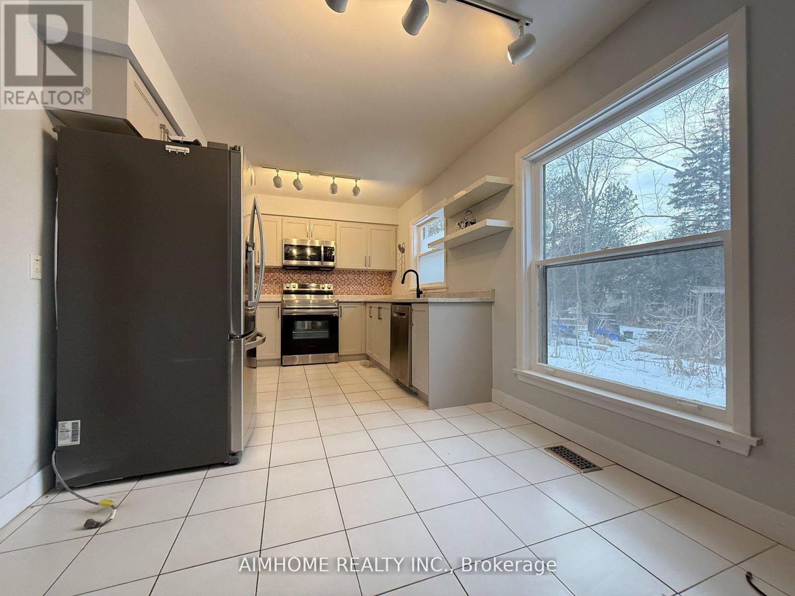 338 Steeles Avenue E, Markham, ON - Indoor