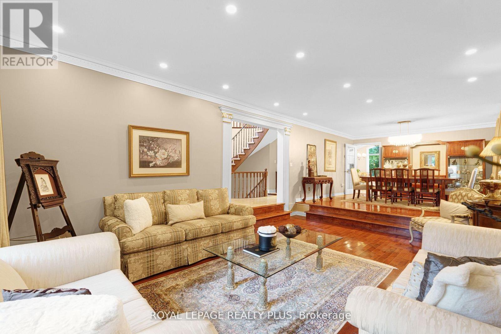 1760 Featherston Court, Mississauga, ON - Indoor Photo Showing Living Room