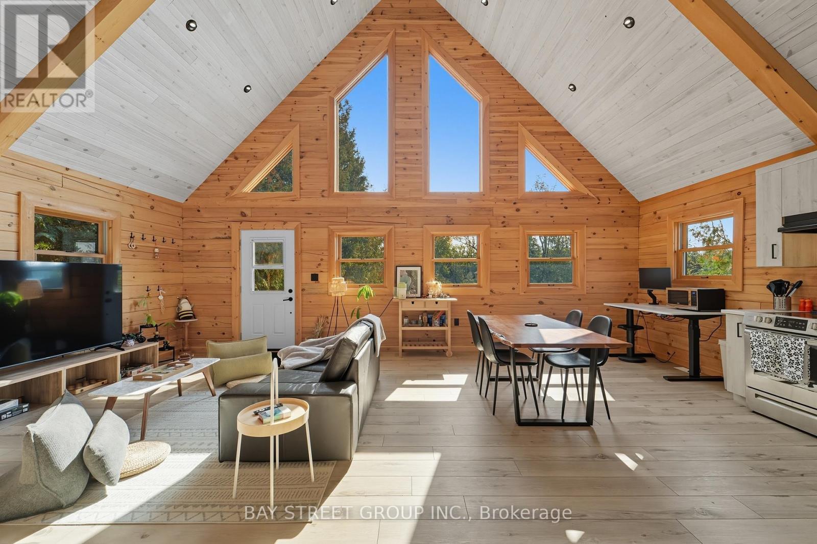 50 River Bend Drive, Kawartha Lakes, ON - Indoor Photo Showing Living Room