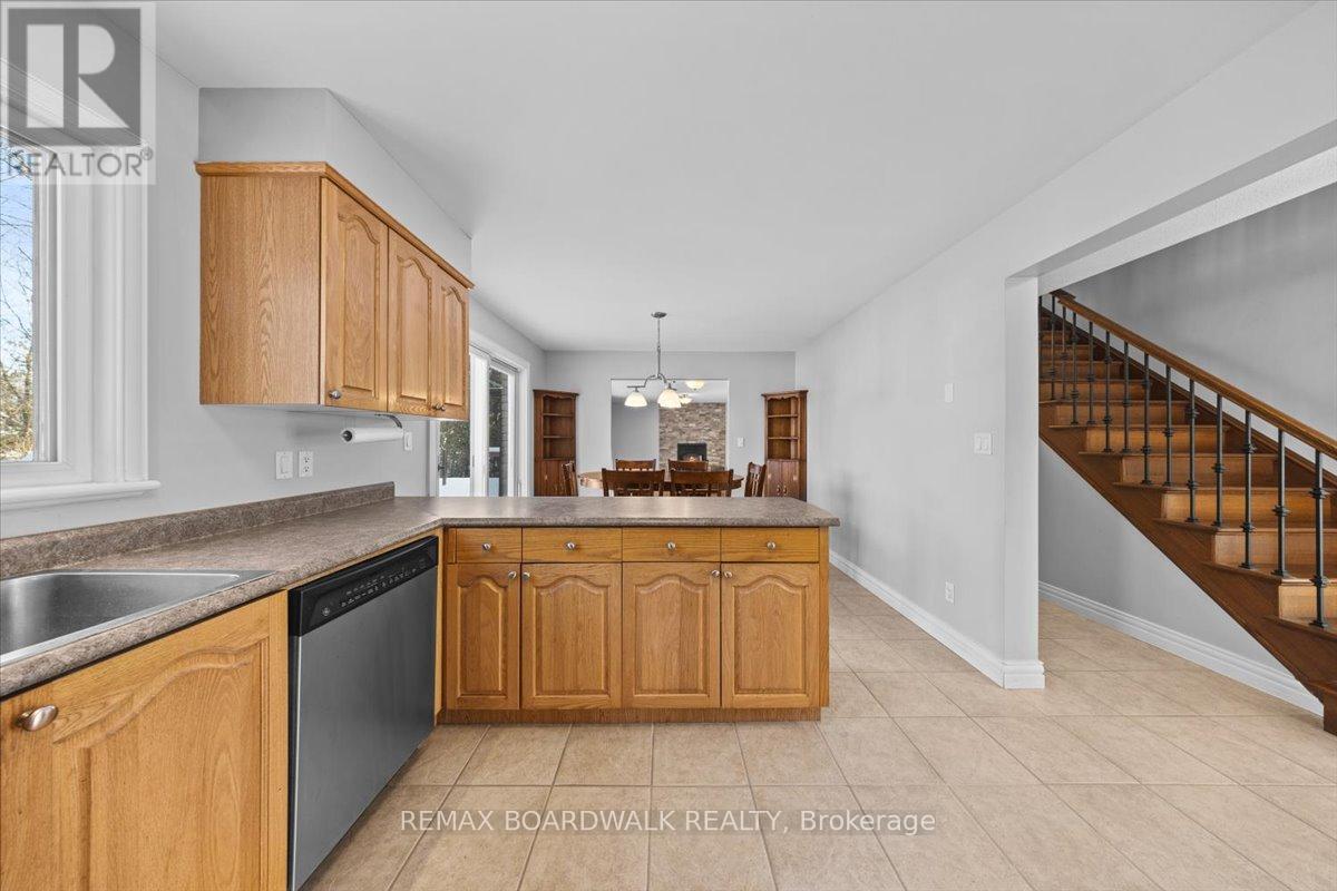 7089 Bush Drive, Ottawa, ON - Indoor Photo Showing Kitchen