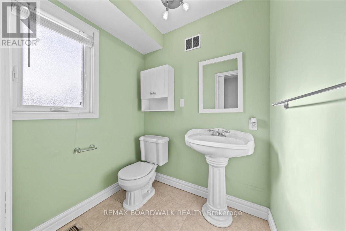 7089 Bush Drive, Ottawa, ON - Indoor Photo Showing Bathroom
