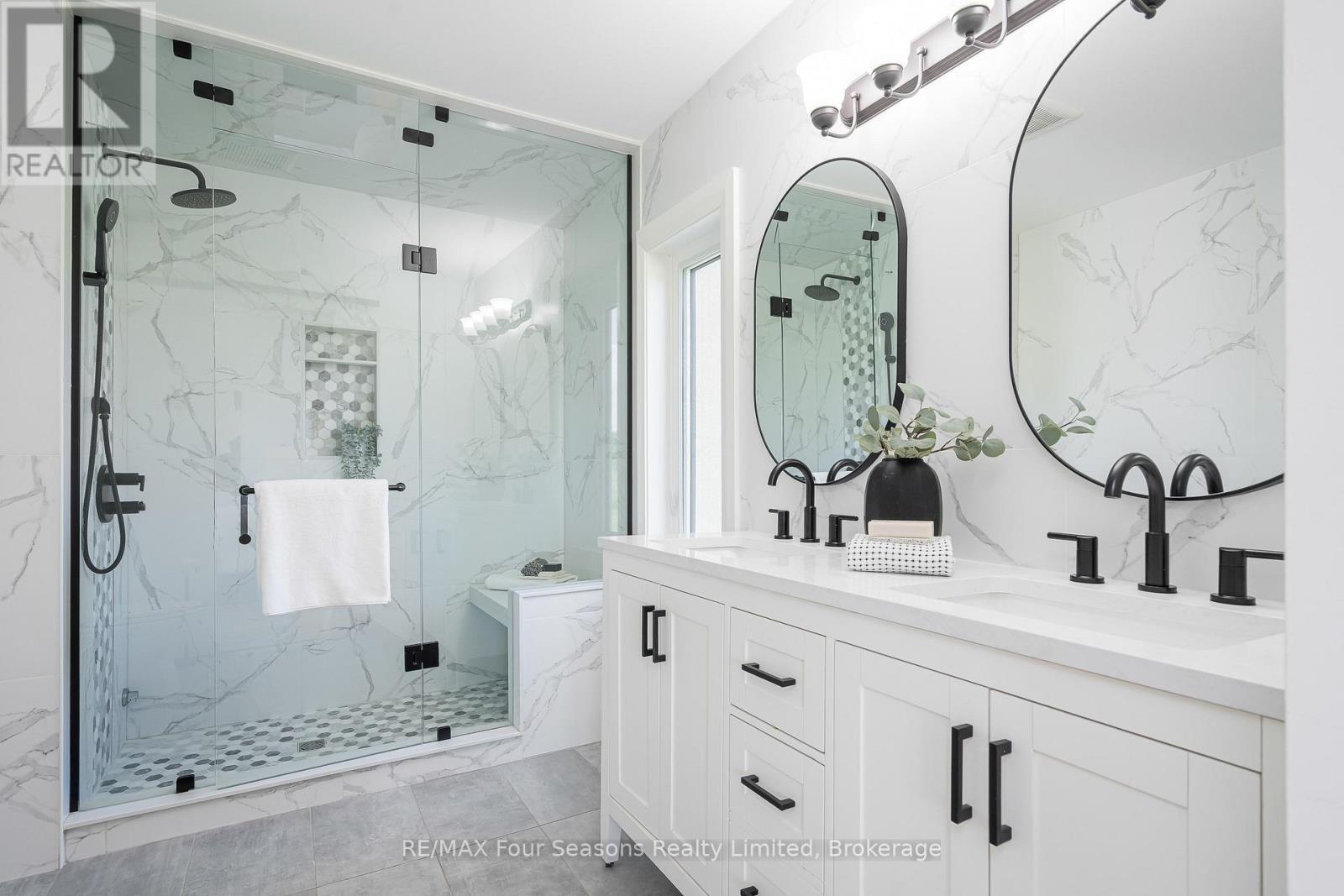 728454 21St Side Road, Blue Mountains, ON - Indoor Photo Showing Bathroom