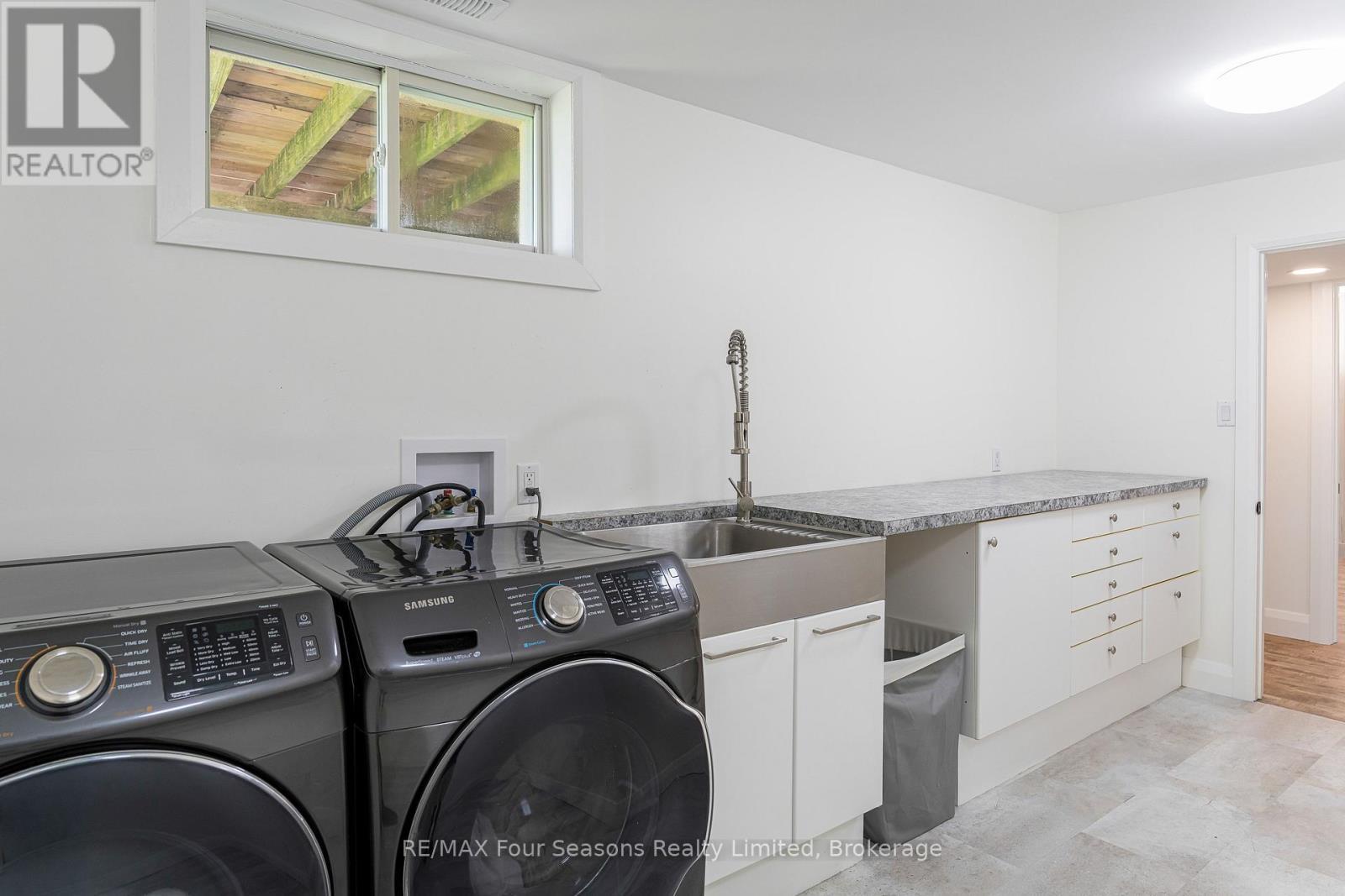 728454 21St Side Road, Blue Mountains, ON - Indoor Photo Showing Laundry Room