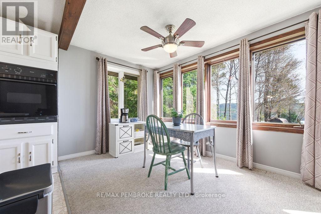 634 Goldfinch Way, Head, Clara And Maria, ON - Indoor Photo Showing Dining Room