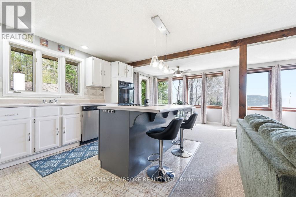 634 Goldfinch Way, Head, Clara And Maria, ON - Indoor Photo Showing Kitchen