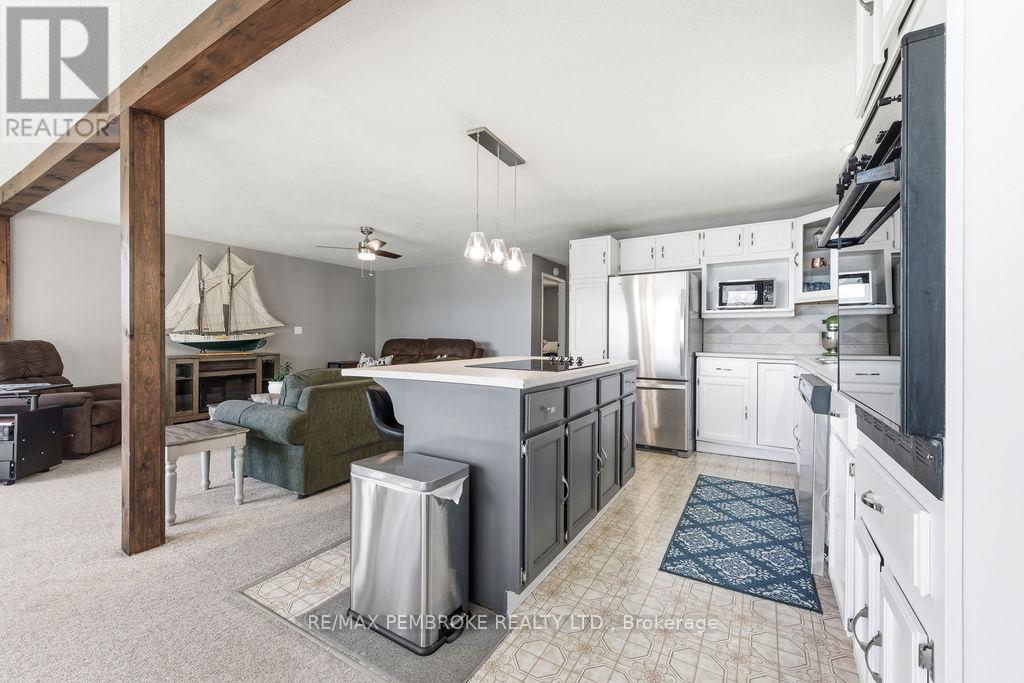 634 Goldfinch Way, Head, Clara And Maria, ON - Indoor Photo Showing Kitchen