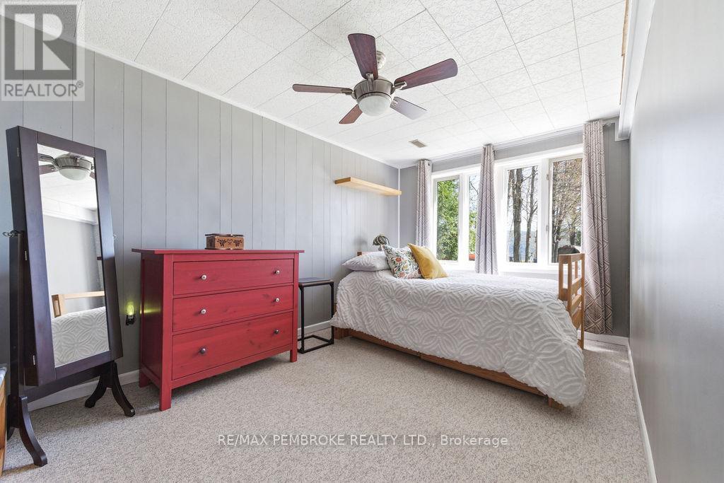 634 Goldfinch Way, Head, Clara And Maria, ON - Indoor Photo Showing Bedroom