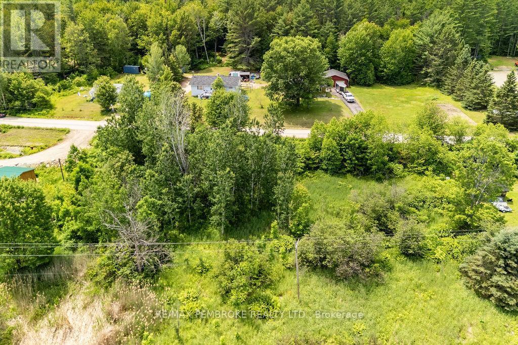 00 Lance Road, Laurentian Hills, ON