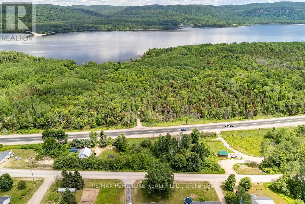 00 Lance Road, Laurentian Hills, ON