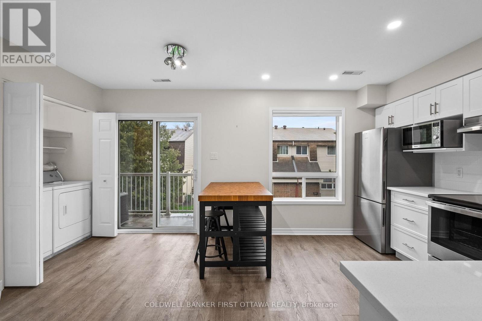 366 Wiffen Private, Ottawa, ON - Indoor Photo Showing Kitchen