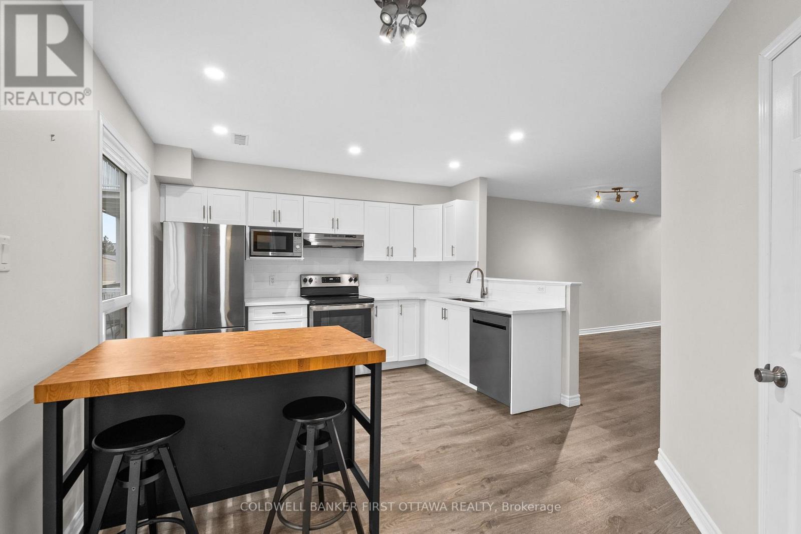 366 Wiffen Private, Ottawa, ON - Indoor Photo Showing Kitchen With Stainless Steel Kitchen
