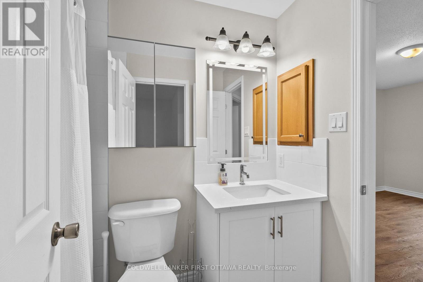 366 Wiffen Private, Ottawa, ON - Indoor Photo Showing Bathroom