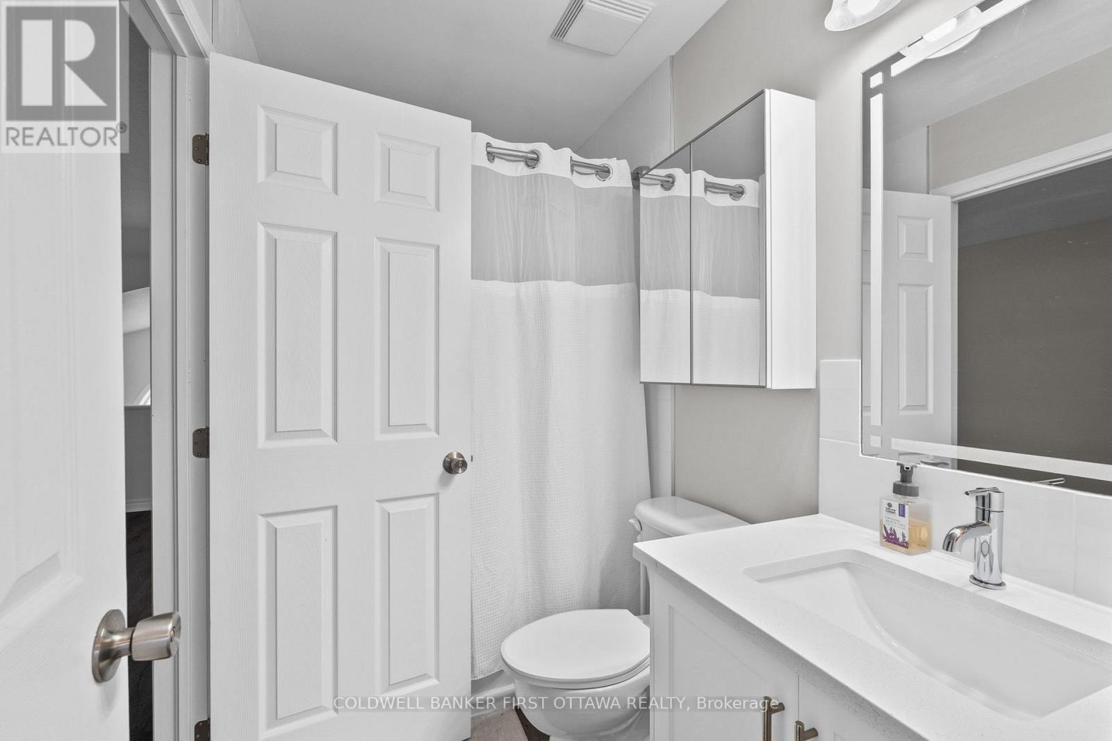 366 Wiffen Private, Ottawa, ON - Indoor Photo Showing Bathroom