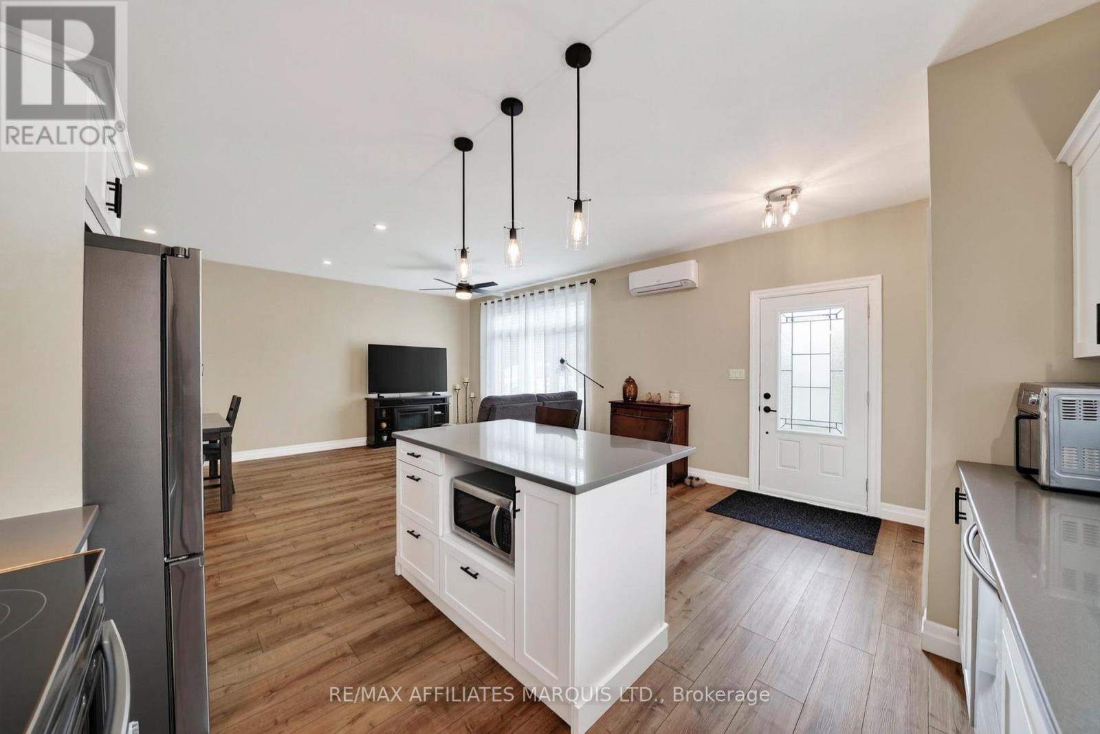 5401 Woodlands Road, South Stormont, ON - Indoor Photo Showing Kitchen