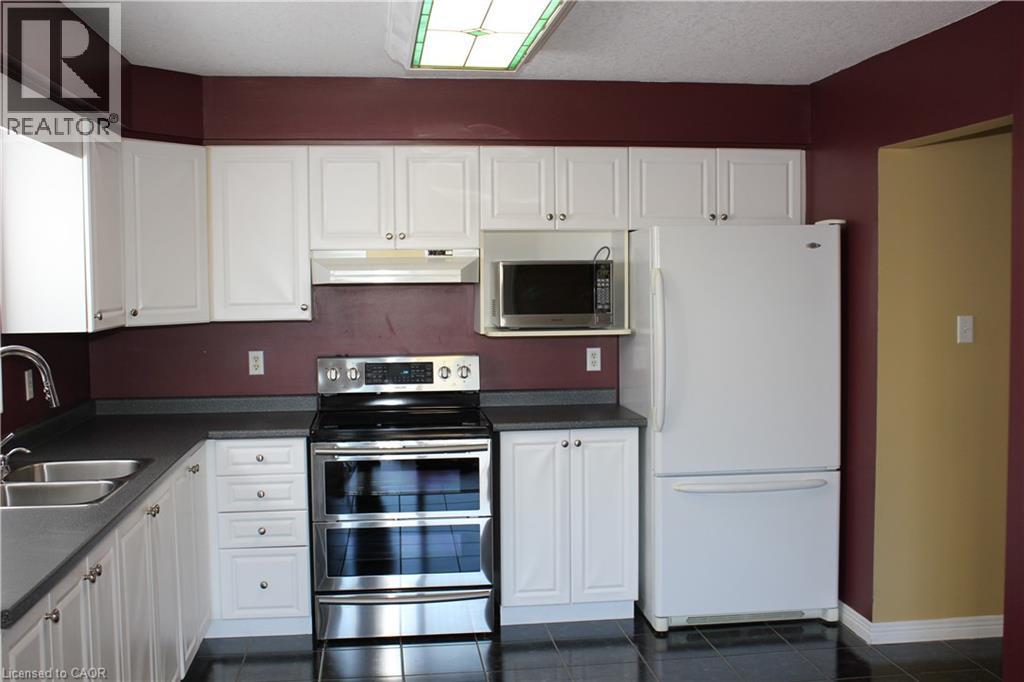 184 Northampton Crescent Unit# B, Waterloo, ON - Indoor Photo Showing Kitchen With Double Sink