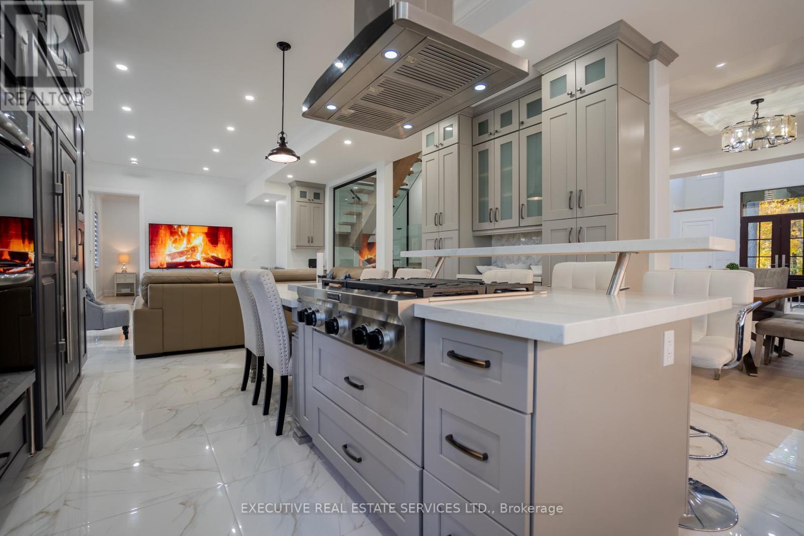 1138 Garden Road, Mississauga, ON - Indoor Photo Showing Kitchen With Upgraded Kitchen