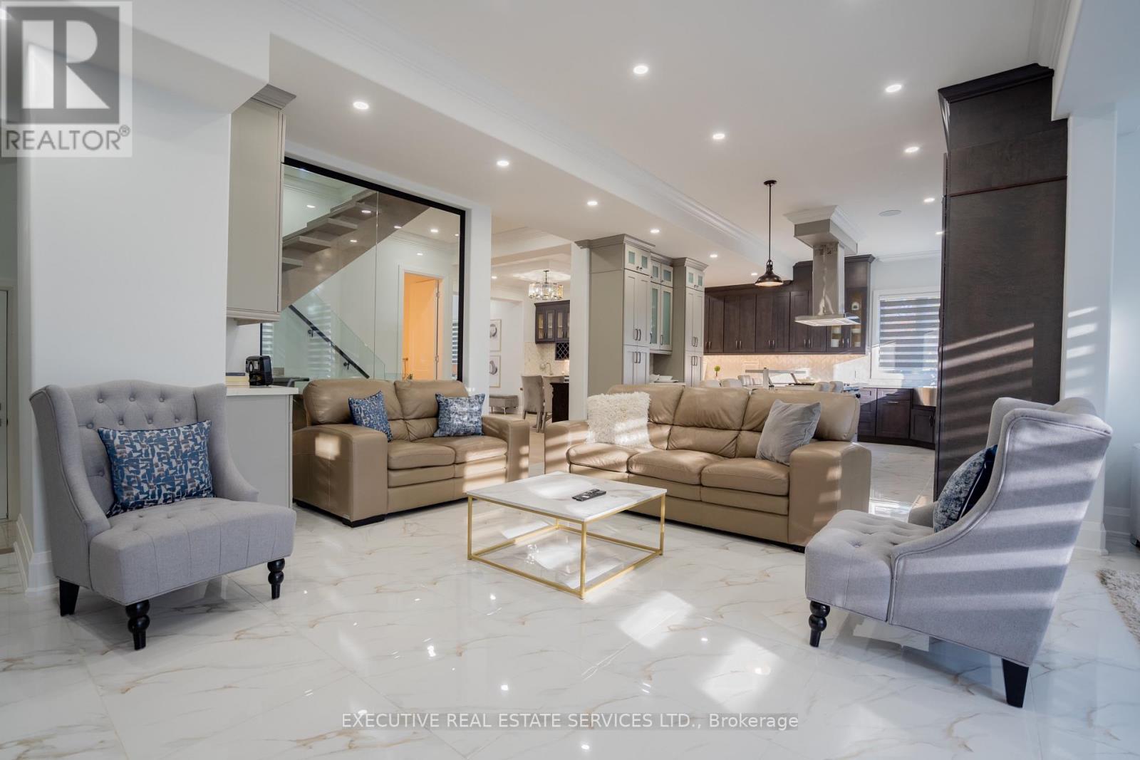 1138 Garden Road, Mississauga, ON - Indoor Photo Showing Living Room