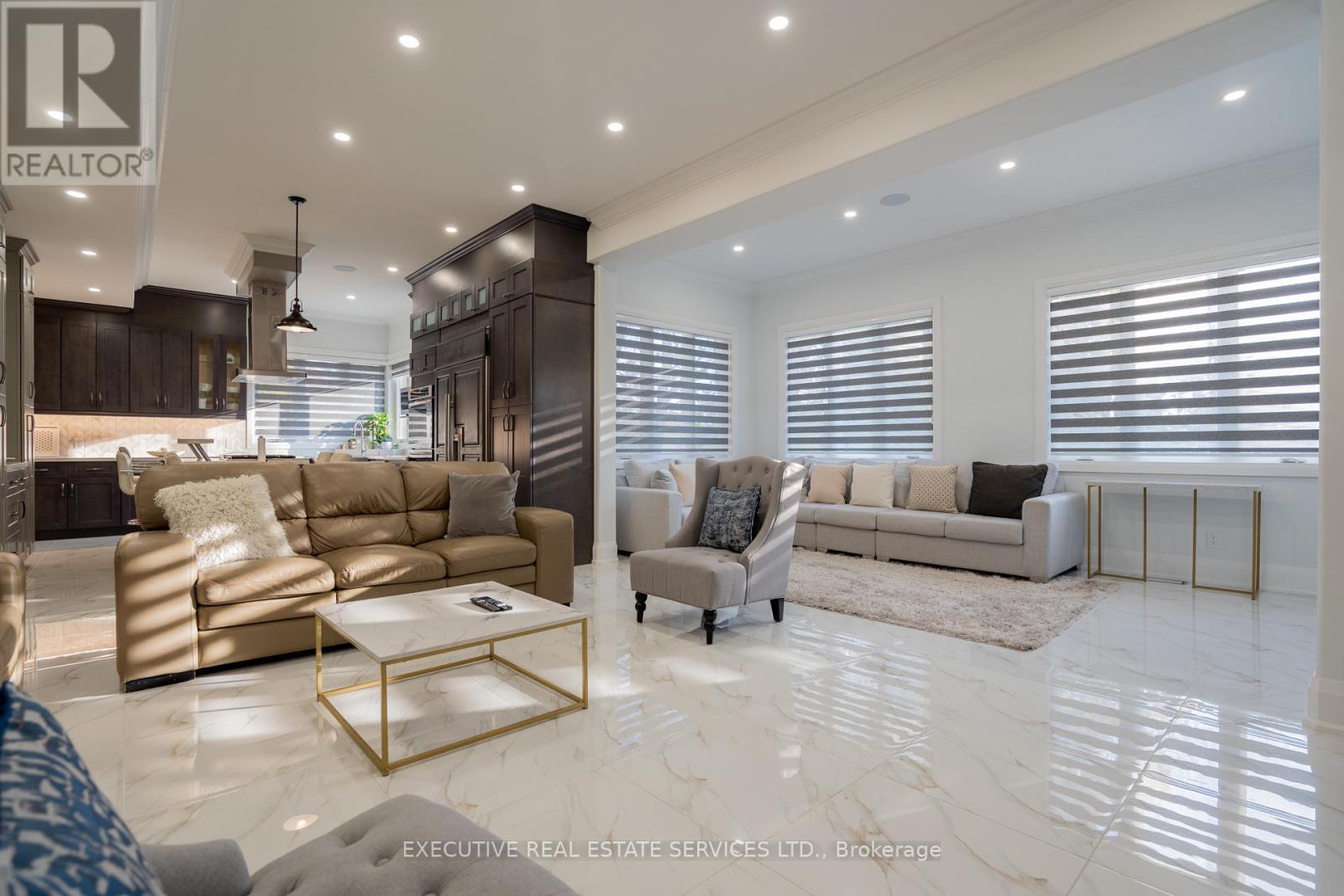 1138 Garden Road, Mississauga, ON - Indoor Photo Showing Living Room