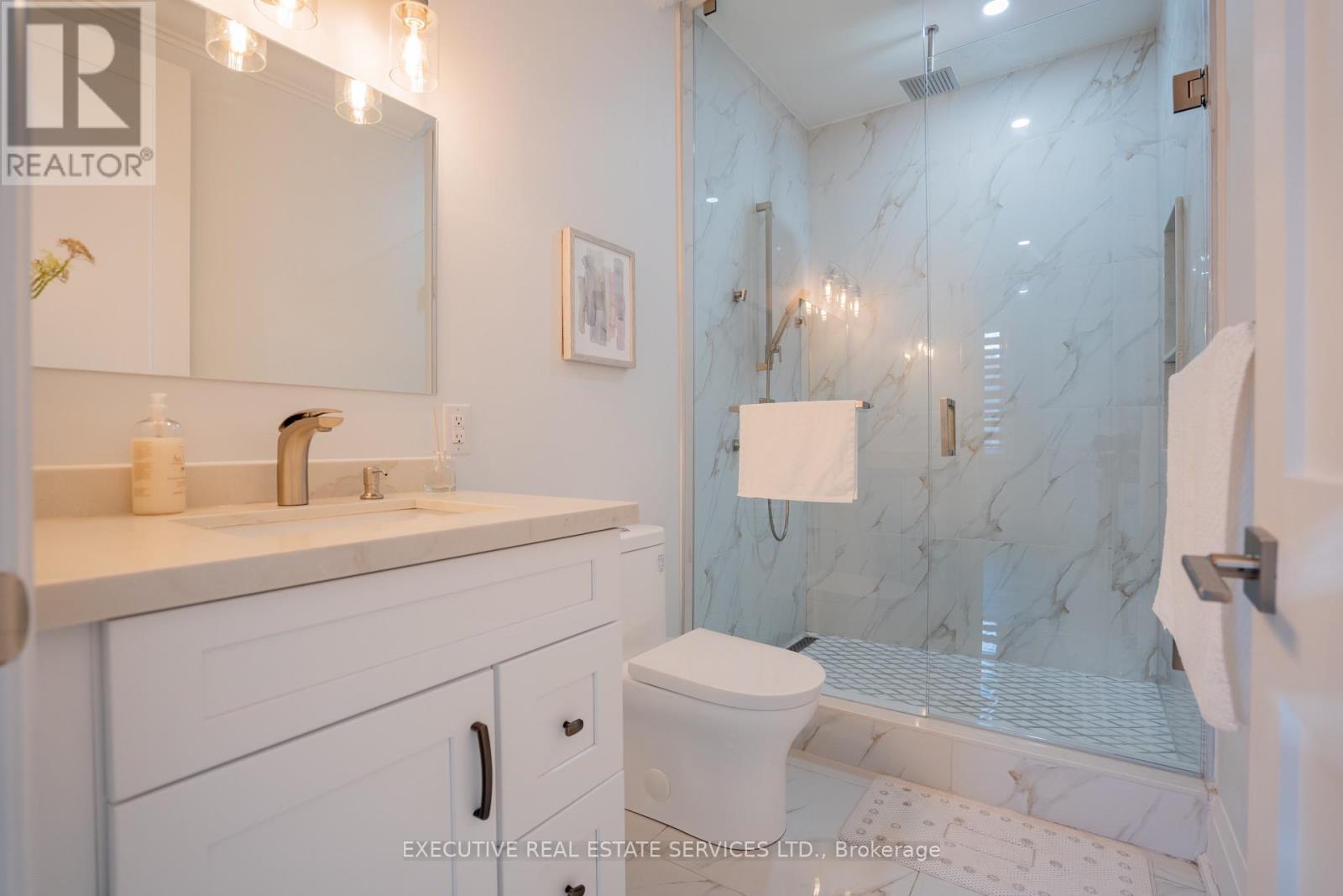 1138 Garden Road, Mississauga, ON - Indoor Photo Showing Bathroom