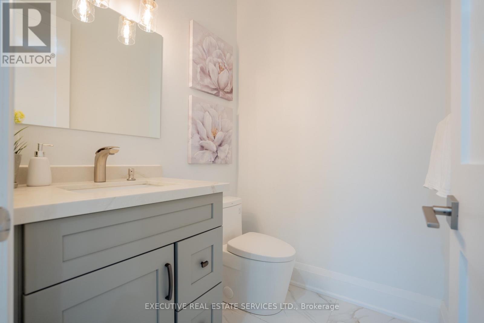 1138 Garden Road, Mississauga, ON - Indoor Photo Showing Bathroom