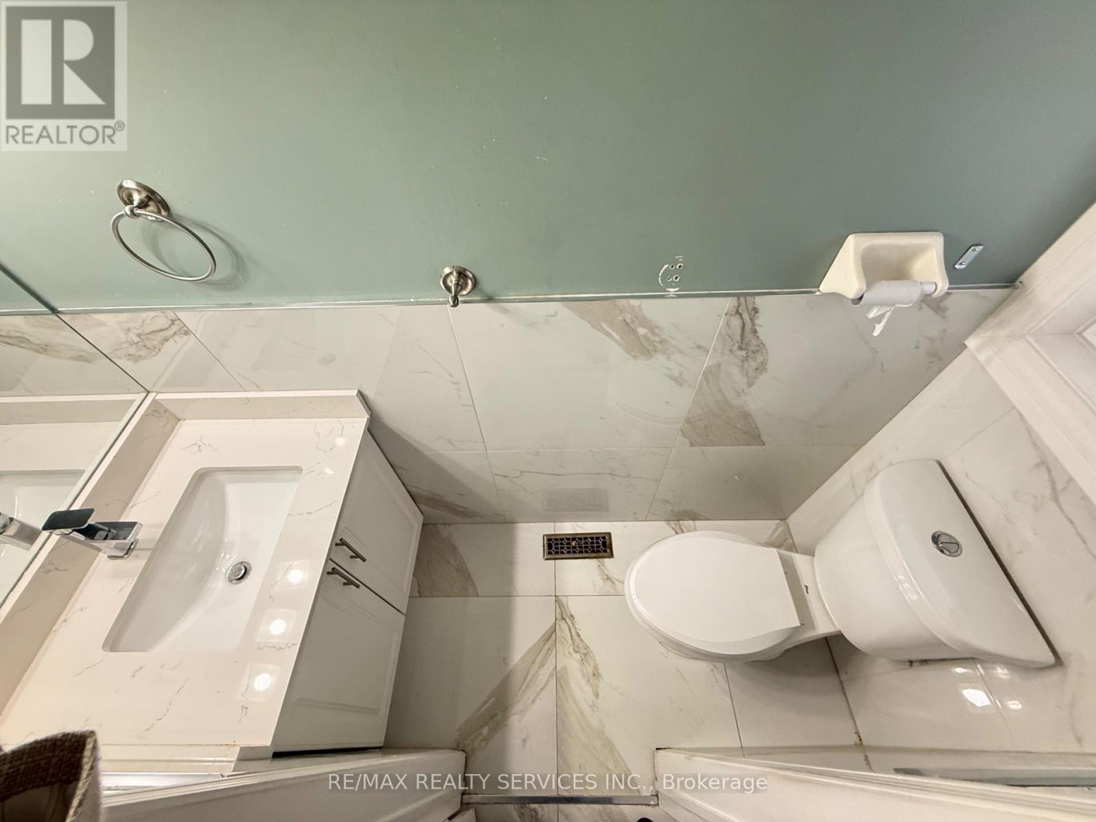13 Wickstead Court, Brampton, ON - Indoor Photo Showing Bathroom