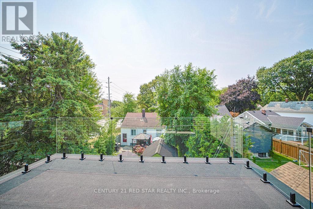 1 Frankwood Road, Toronto, ON - Outdoor