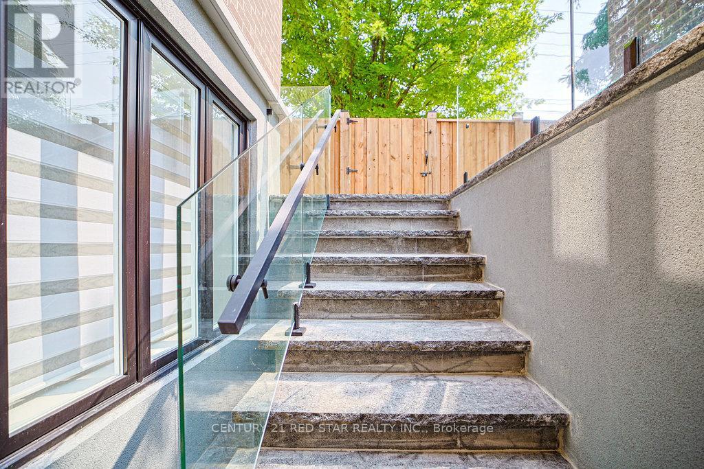 1 Frankwood Road, Toronto, ON - Outdoor