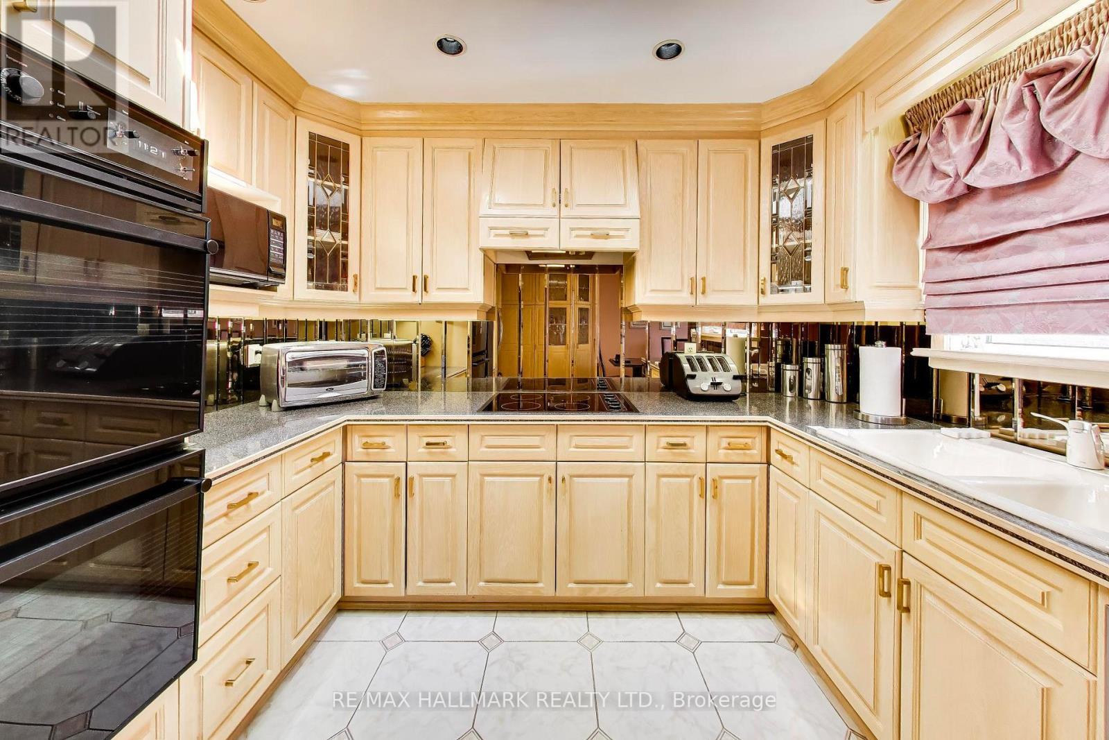 5 Byworth Boulevard, Toronto, ON - Indoor Photo Showing Kitchen