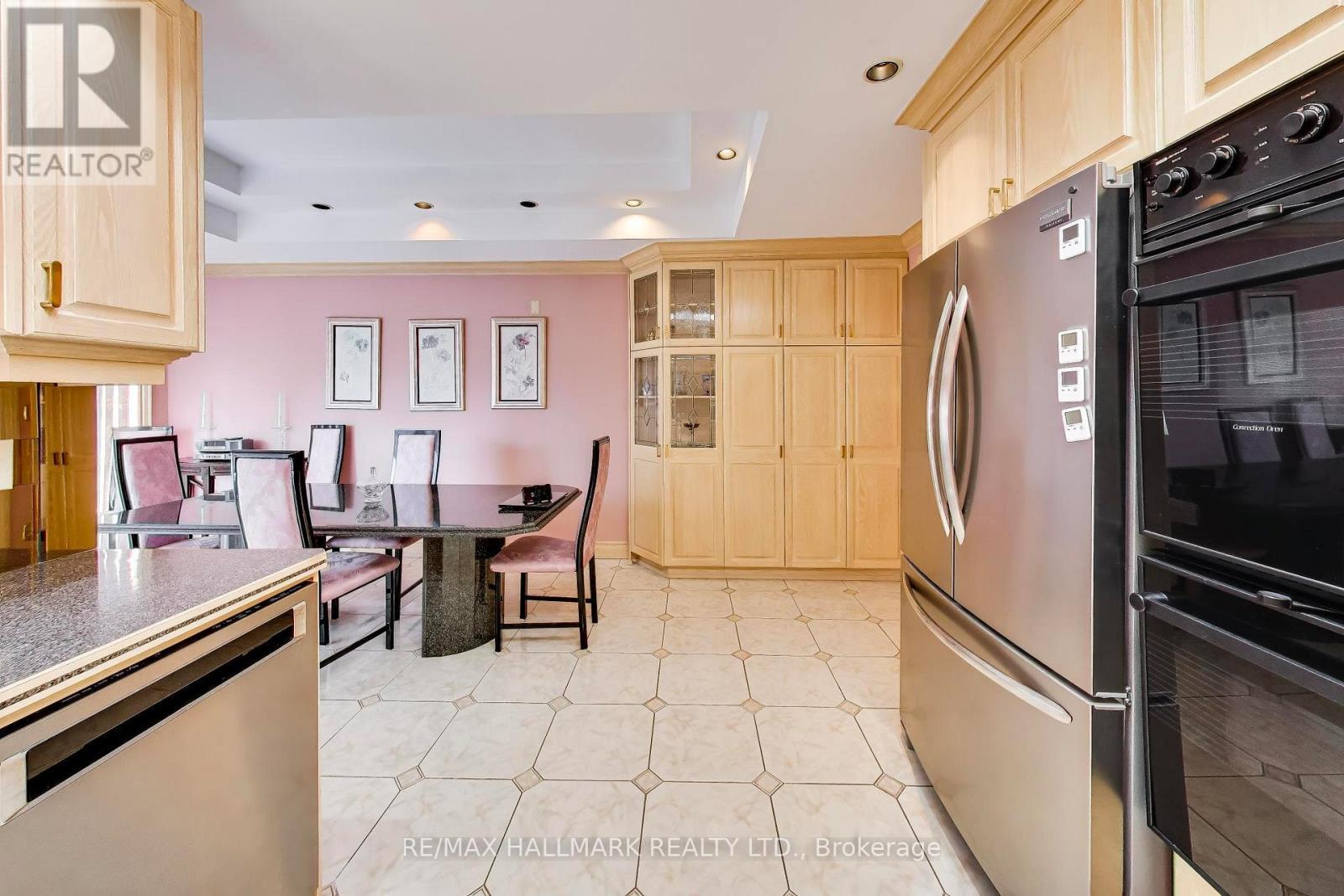 5 Byworth Boulevard, Toronto, ON - Indoor Photo Showing Kitchen