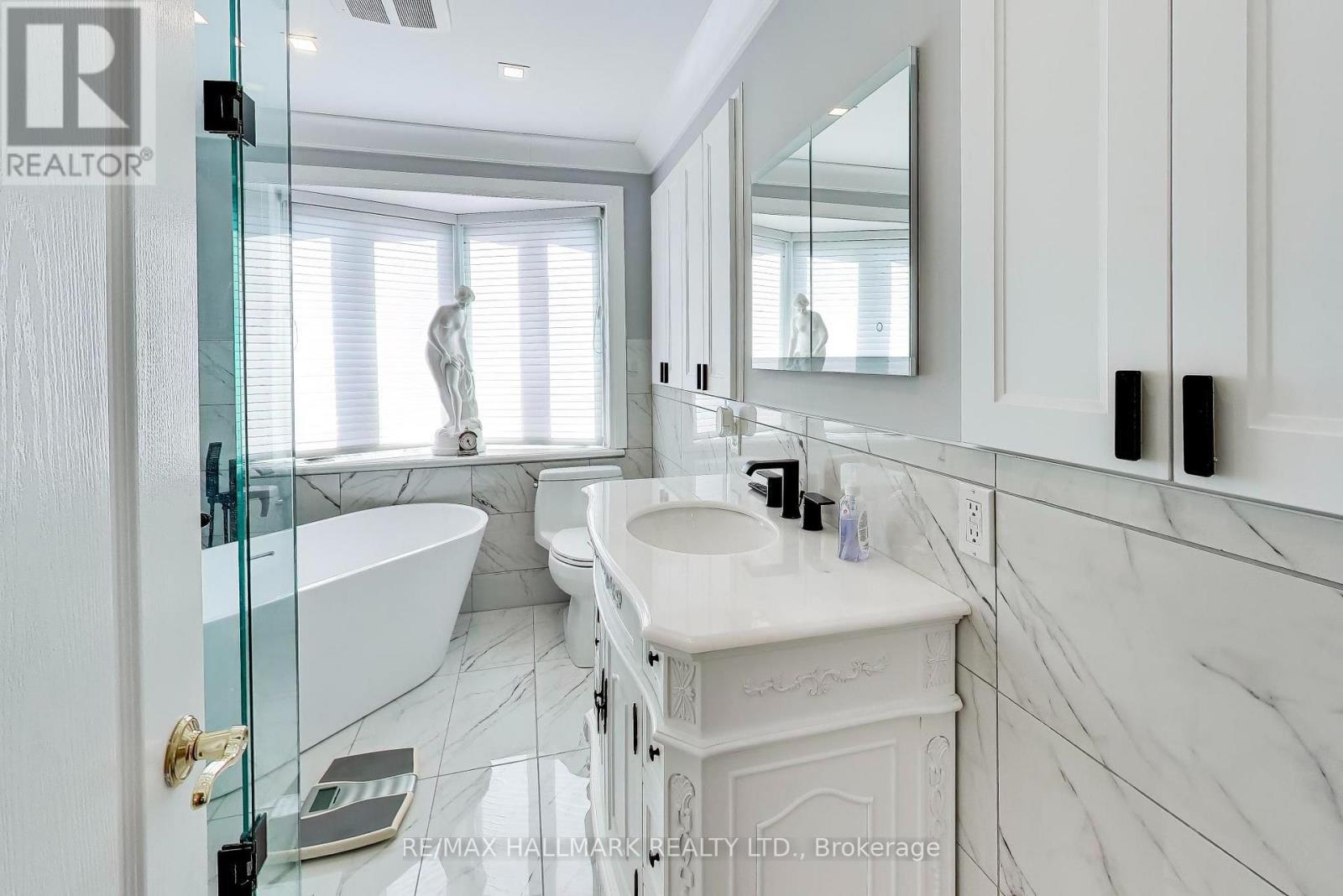 5 Byworth Boulevard, Toronto, ON - Indoor Photo Showing Bathroom