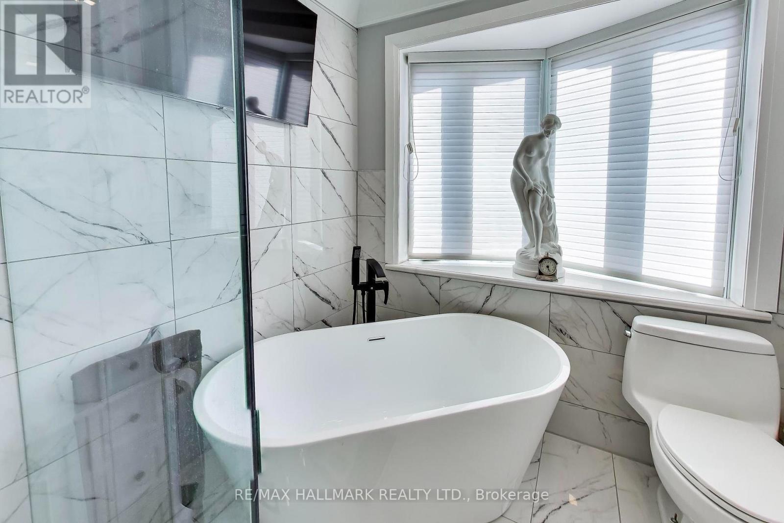 5 Byworth Boulevard, Toronto, ON - Indoor Photo Showing Bathroom