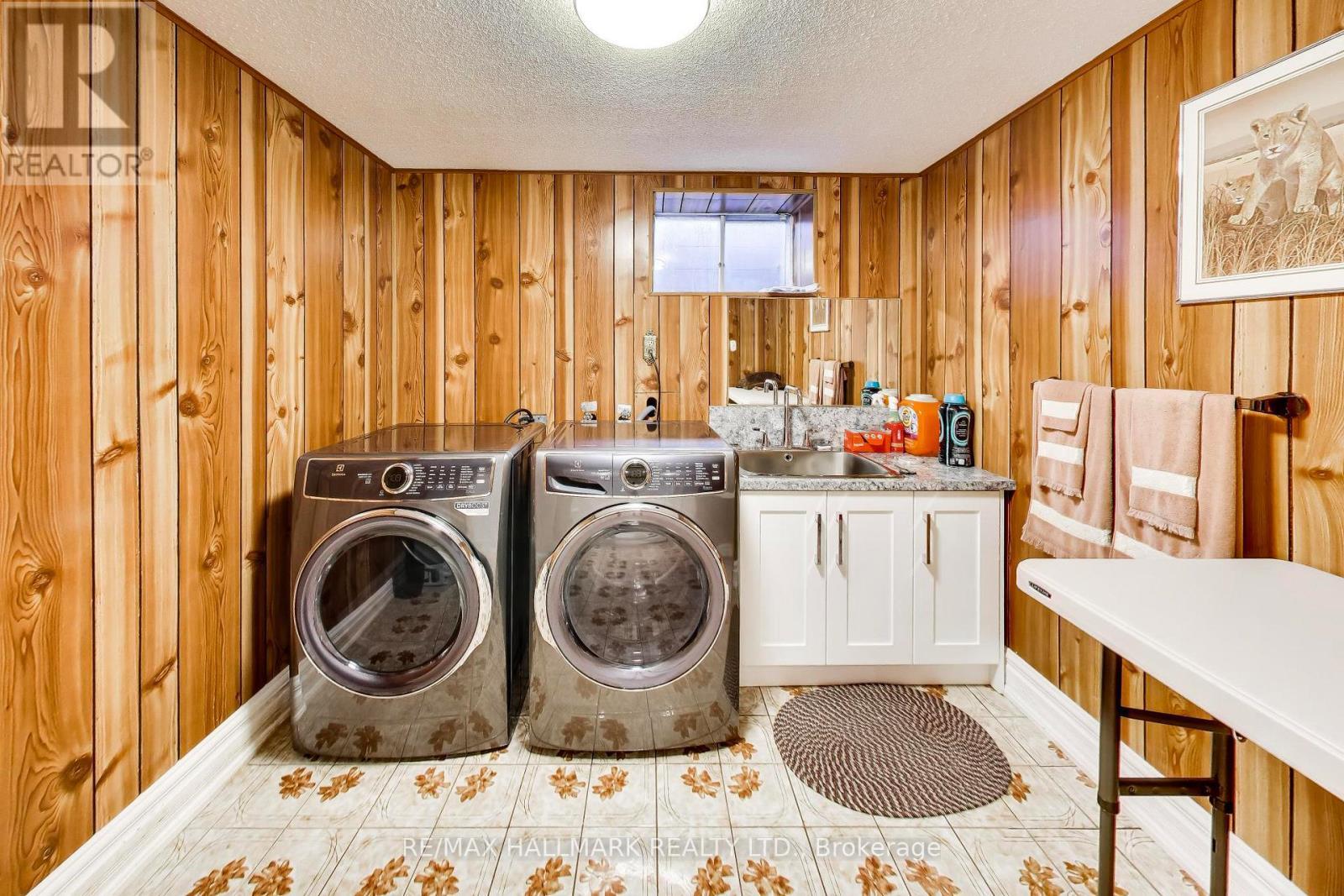 5 Byworth Boulevard, Toronto, ON - Indoor Photo Showing Laundry Room