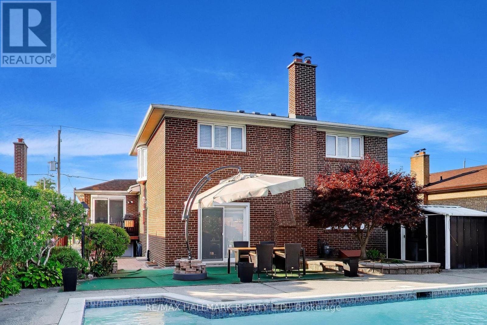 5 Byworth Boulevard, Toronto, ON - Outdoor With In Ground Pool