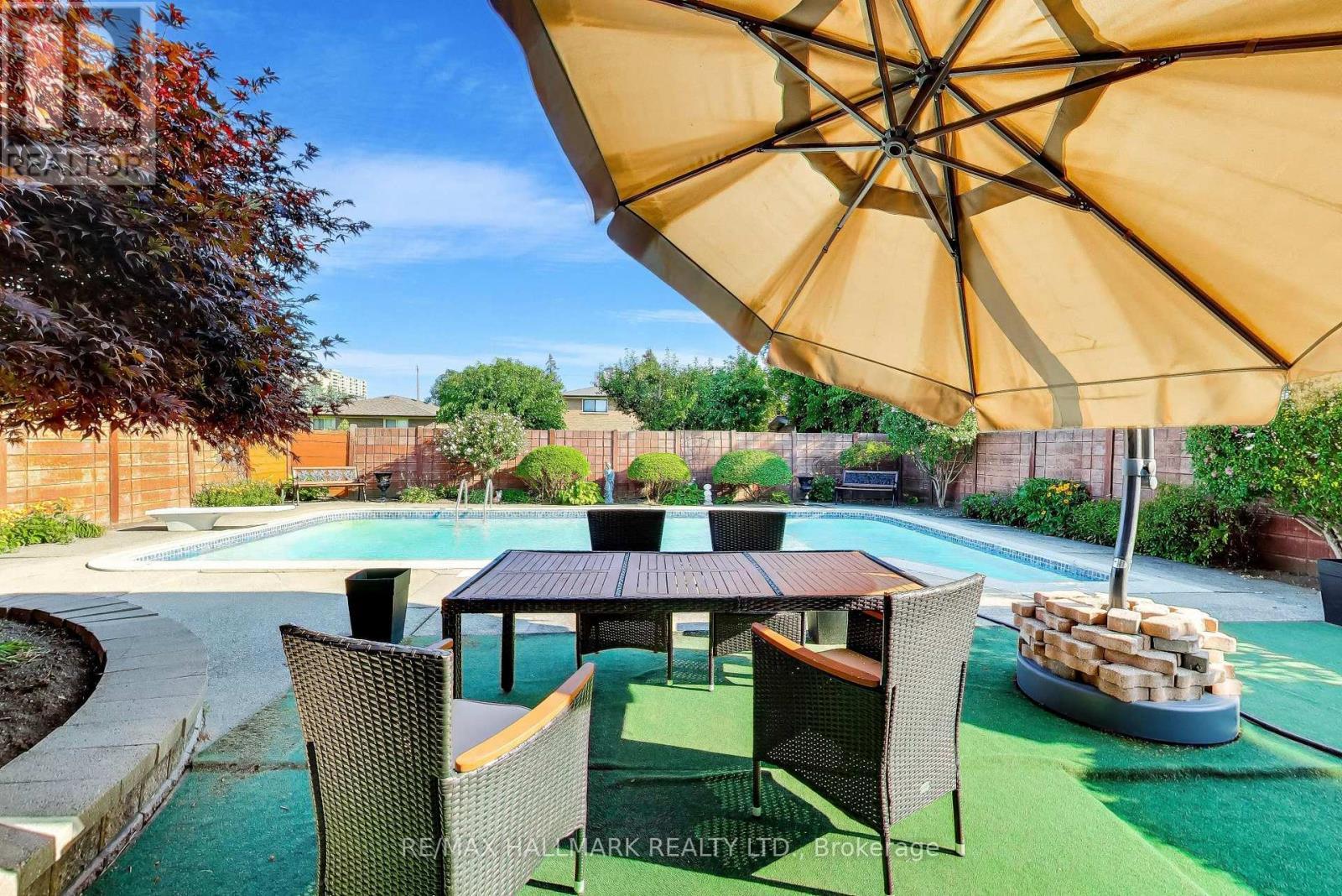 5 Byworth Boulevard, Toronto, ON - Outdoor With In Ground Pool With Backyard