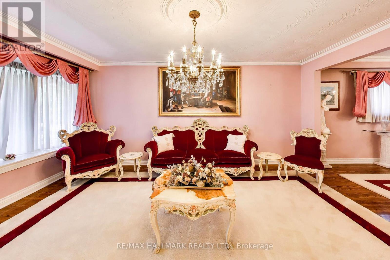 5 Byworth Boulevard, Toronto, ON - Indoor Photo Showing Living Room