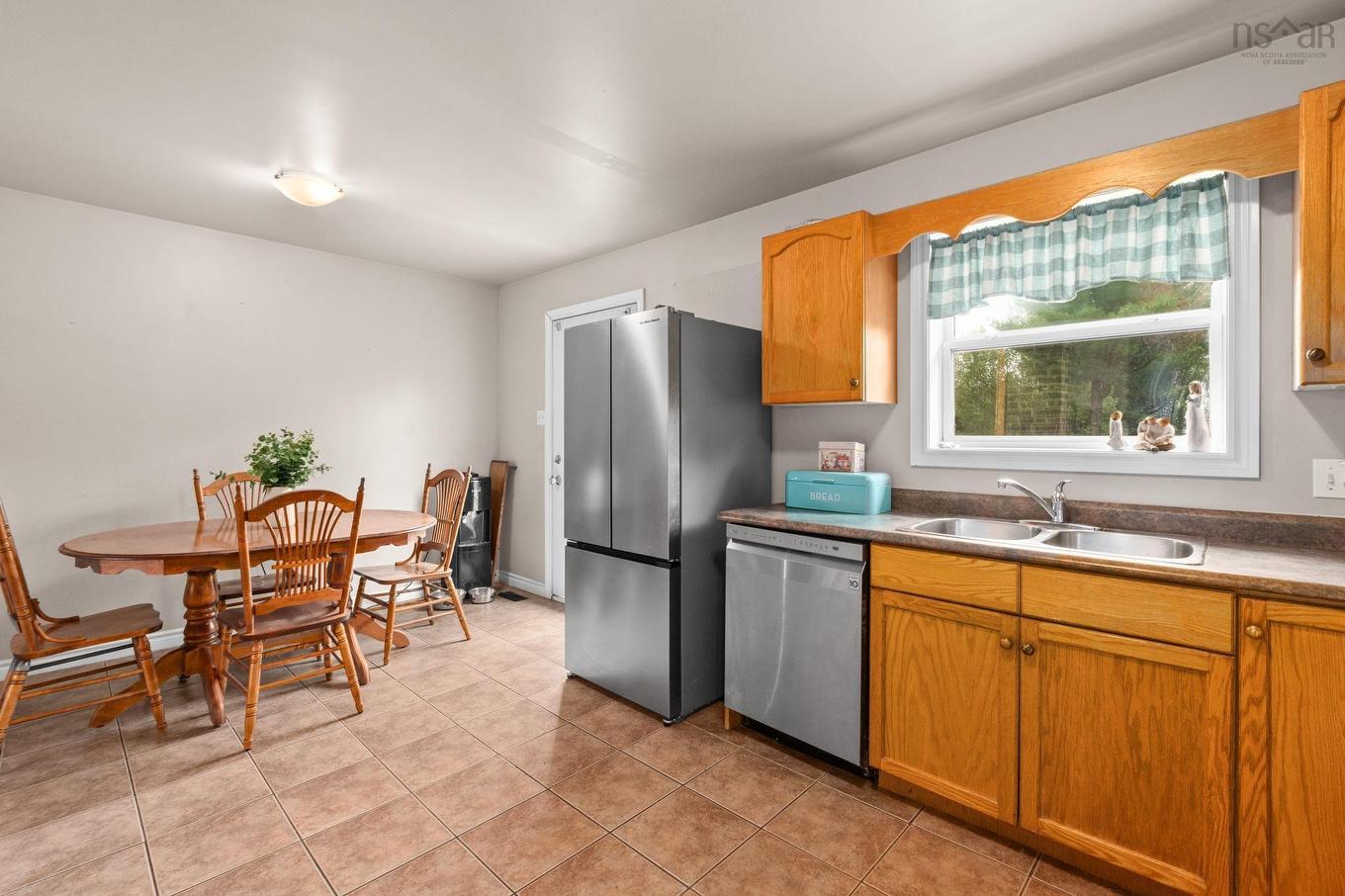 166 Dalrymple Drive, Nine Mile River, NS - Indoor Photo Showing Kitchen With Double Sink