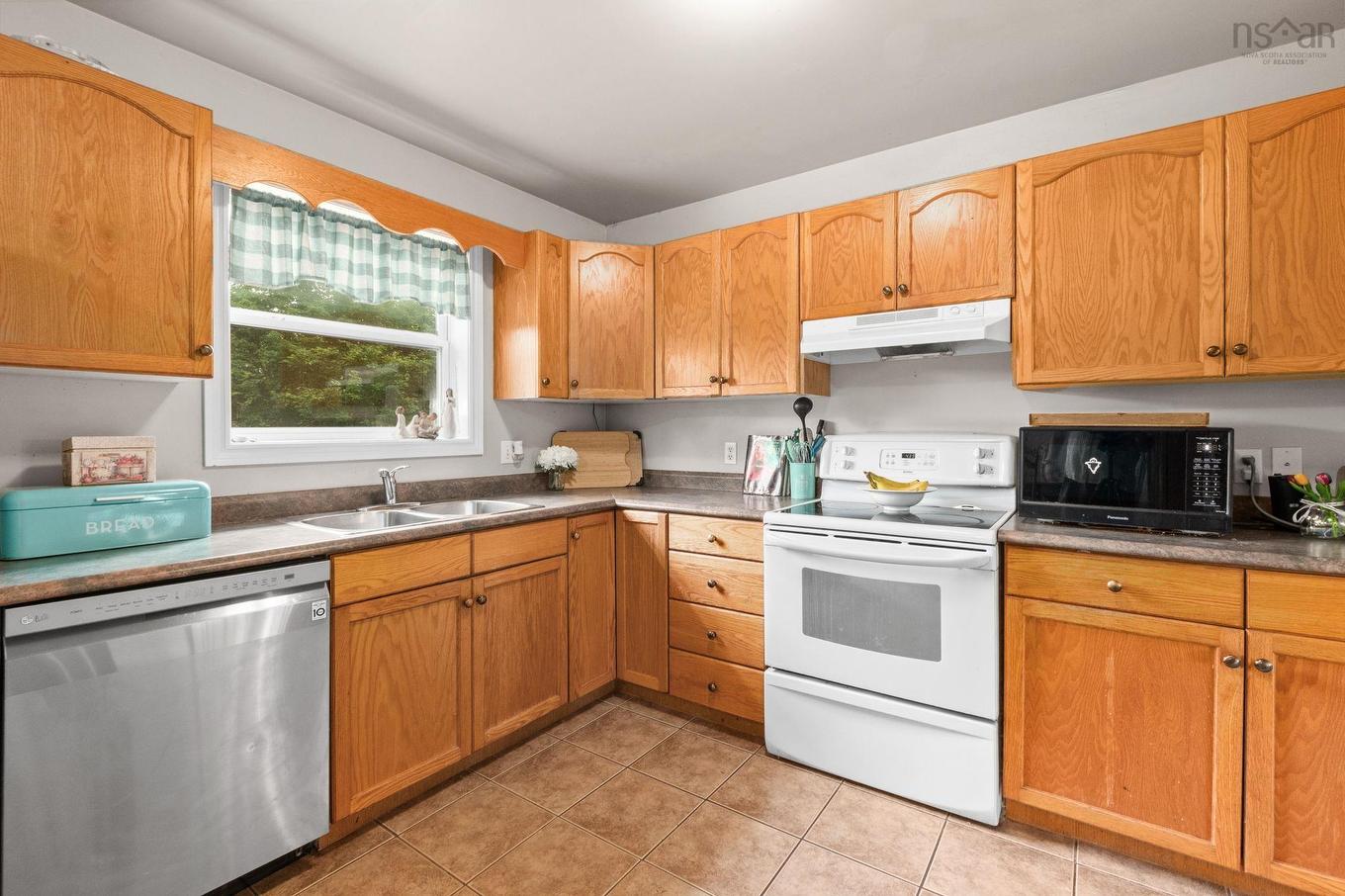 166 Dalrymple Drive, Nine Mile River, NS - Indoor Photo Showing Kitchen With Double Sink
