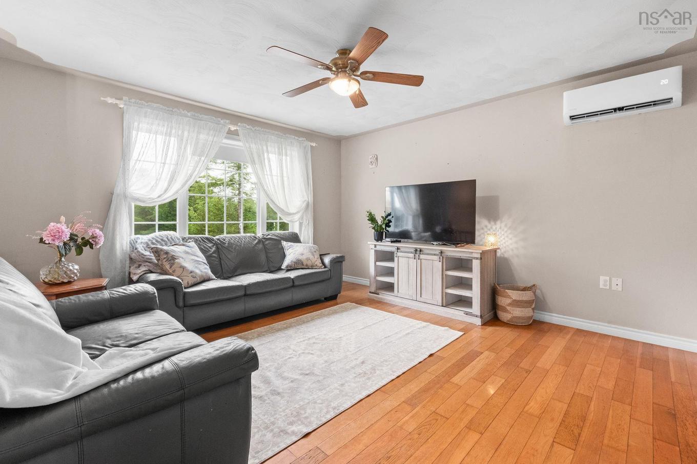 166 Dalrymple Drive, Nine Mile River, NS - Indoor Photo Showing Living Room