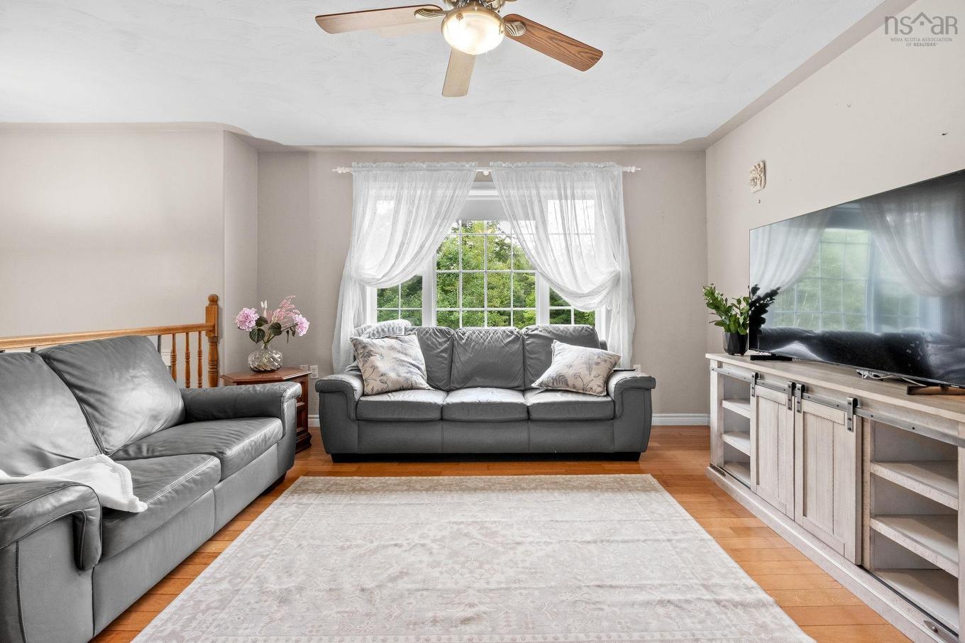 166 Dalrymple Drive, Nine Mile River, NS - Indoor Photo Showing Living Room