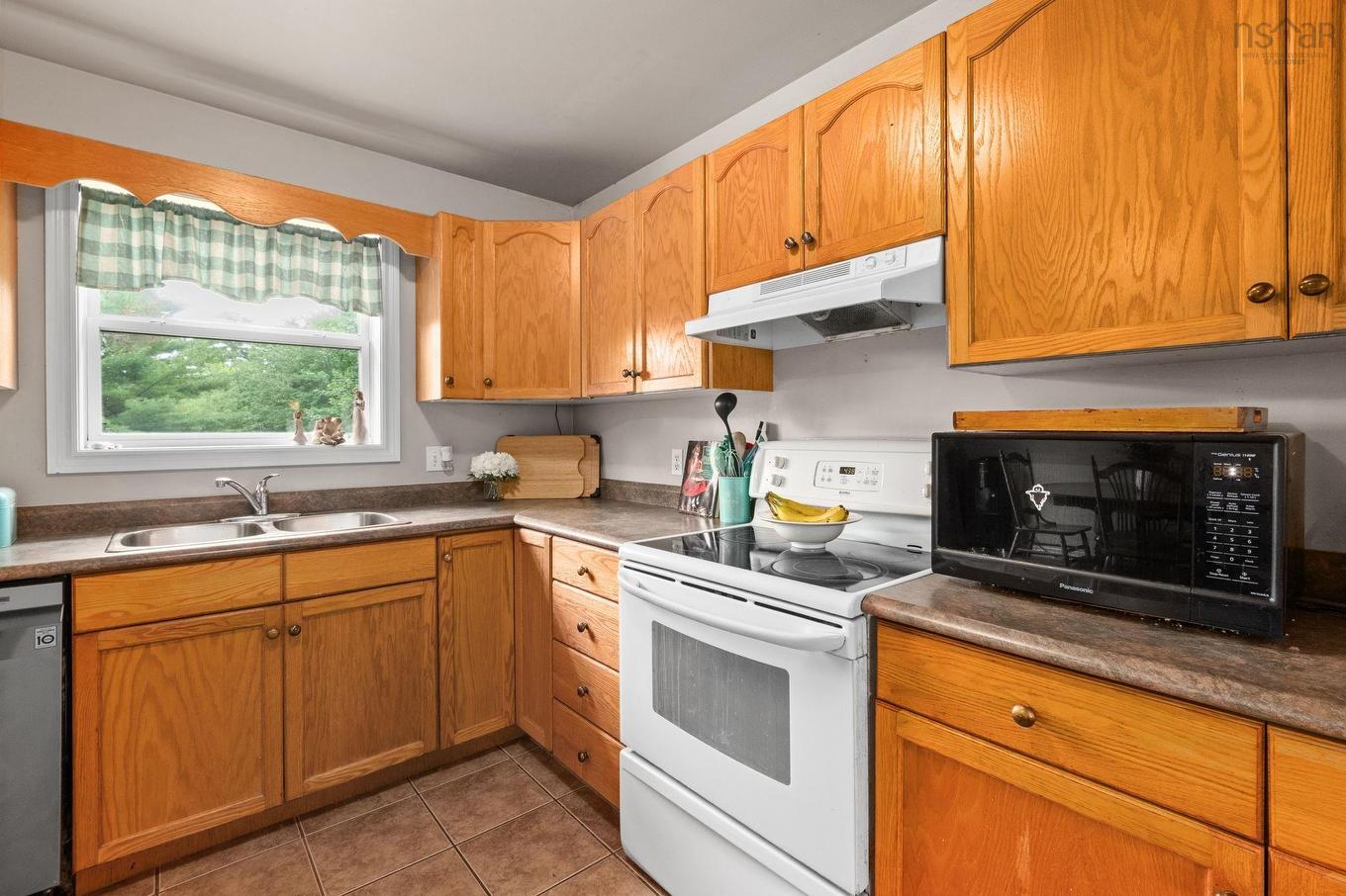 166 Dalrymple Drive, Nine Mile River, NS - Indoor Photo Showing Kitchen With Double Sink